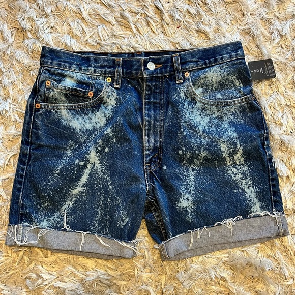 🆕 🔥 NEW - Bleach Dye Levi’s Denim Shorts 🔥 🆕 - Picture 2 of 10